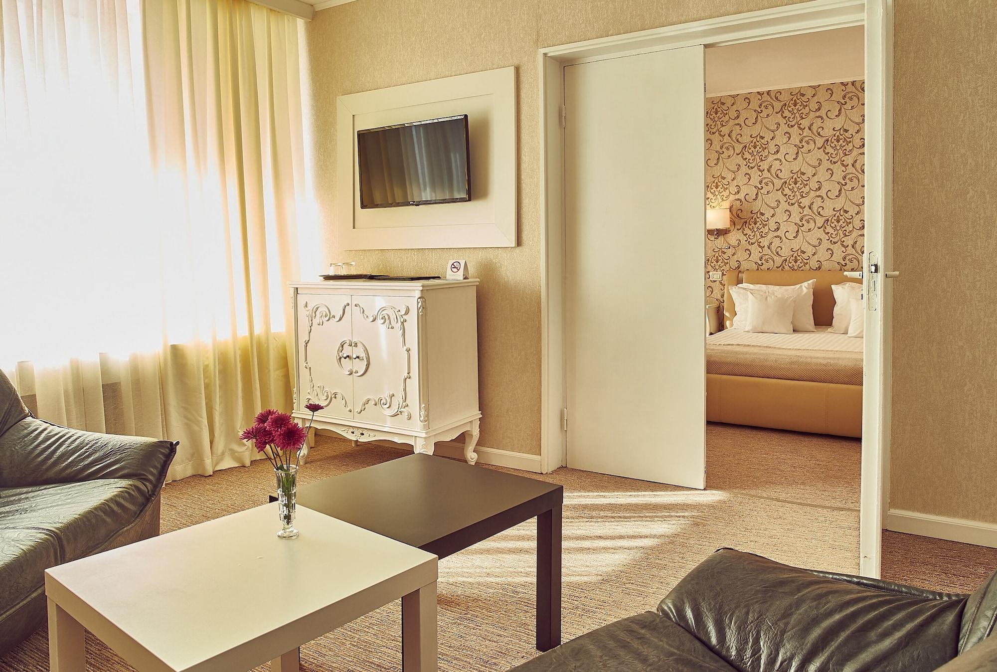 Continental Hotel 3*